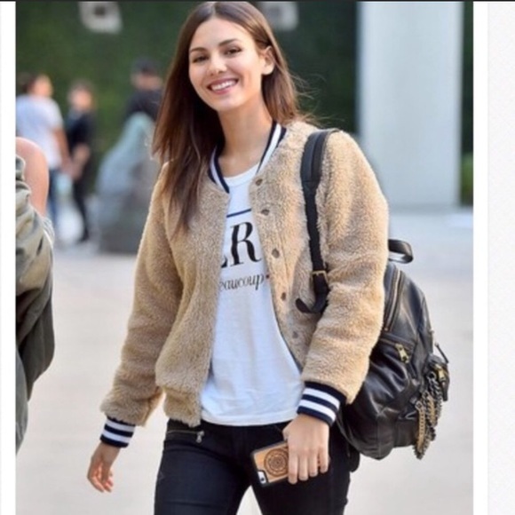 Urban Outfitters Jackets & Blazers - BDG Cream sherpa zip up jacket